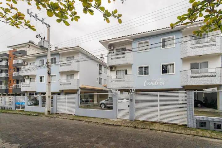 Self Check-In Wi-Fi , 2 Garagens, Home-Officce, Ar Quente E Frio Florianópolis Extérieur photo